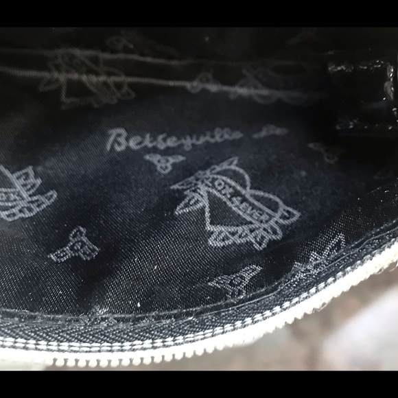 🆕🔥BETSY JOHNSON SUPER CUTE BEAUTIFUL BLACK&BEAUTIFUL DESIGNED POUCH NWOT!! - Picture 8 of 12